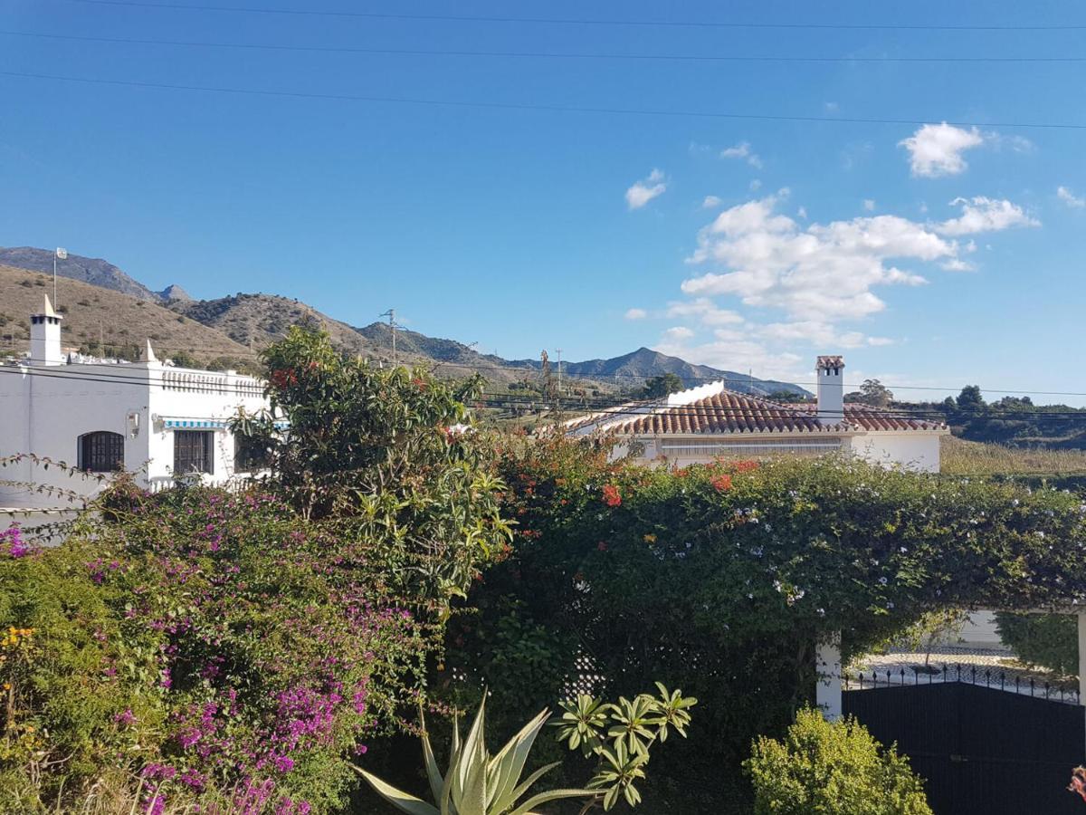 Bonita Villa En Nerja Casa Palomas Exterior photo